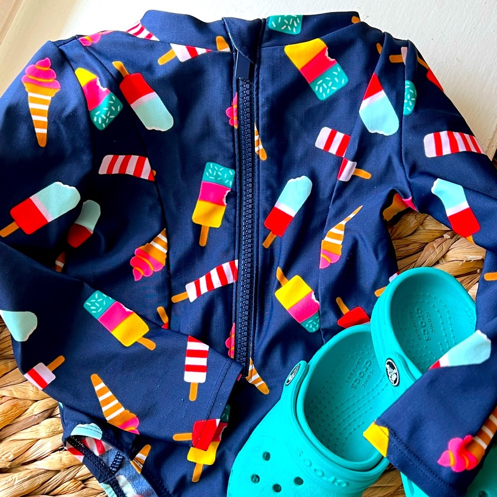 Old Navy rash guard one piece swimsuit 4T